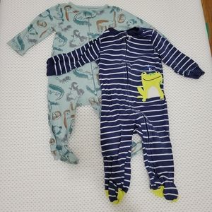 Set of 2 Animal footies in size 9 months, both with double-sided zippers